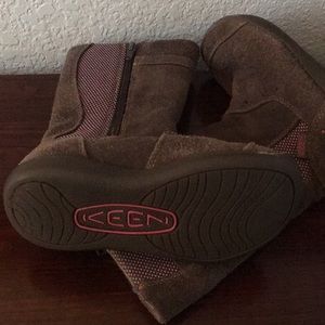 Girl’s Keen Brown Suede Boots.